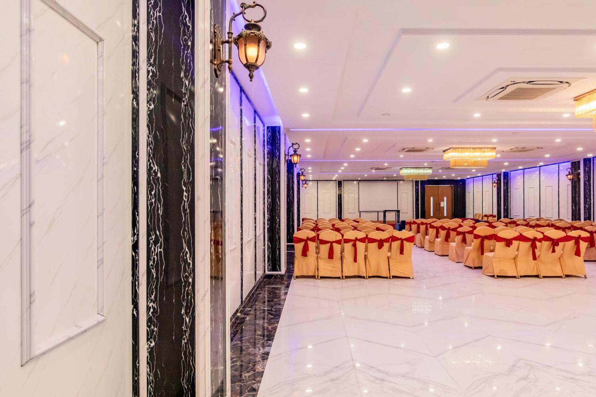 Foxoso Fiori Hotel Jaipur Exteriör bild