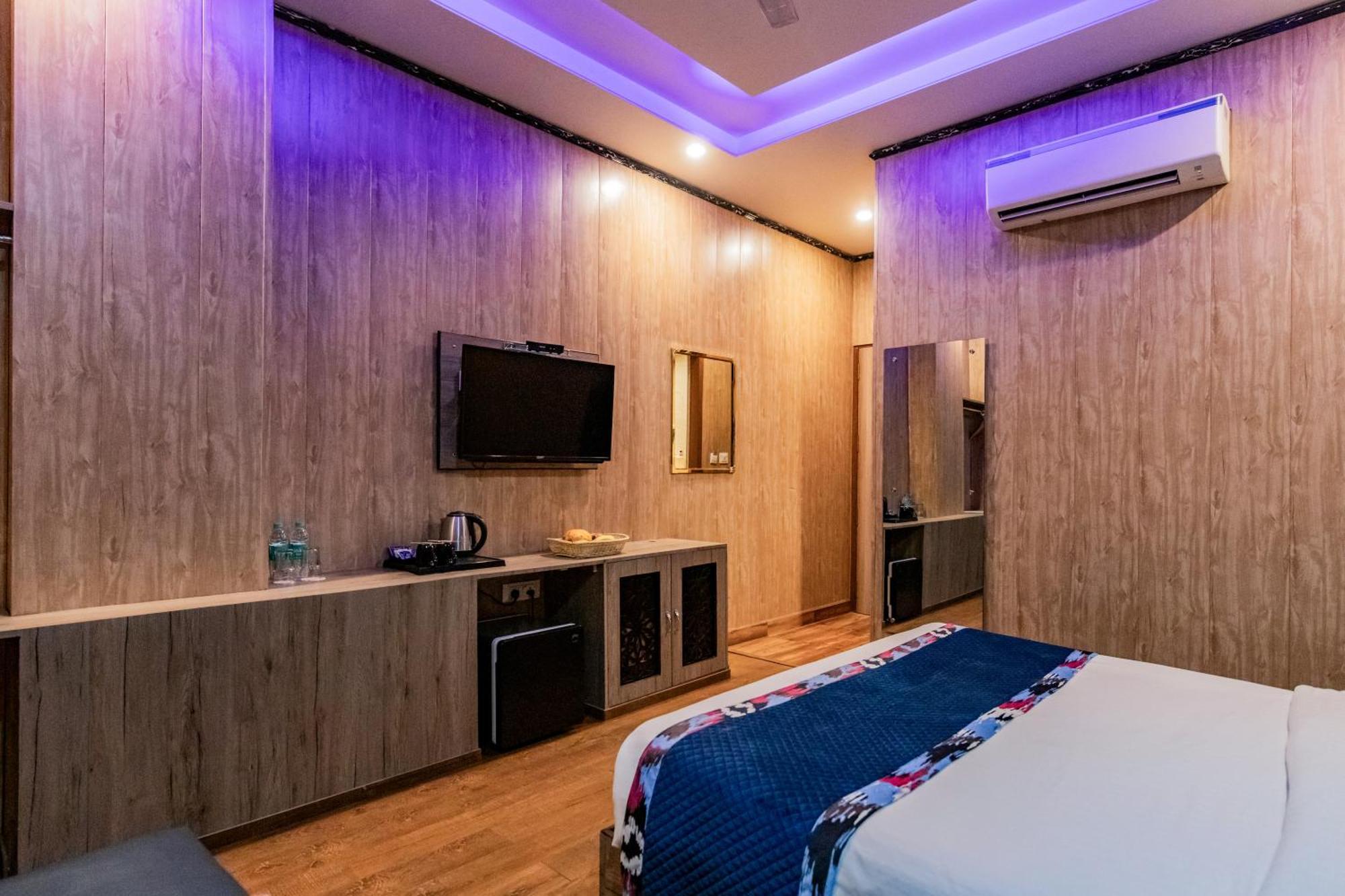 Foxoso Fiori Hotel Jaipur Exteriör bild